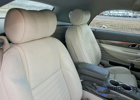 2005 Ford Thunderbird 50Th Anniversary z USA, uszkodzony, nr VIN 1FAHP69A85Y105090